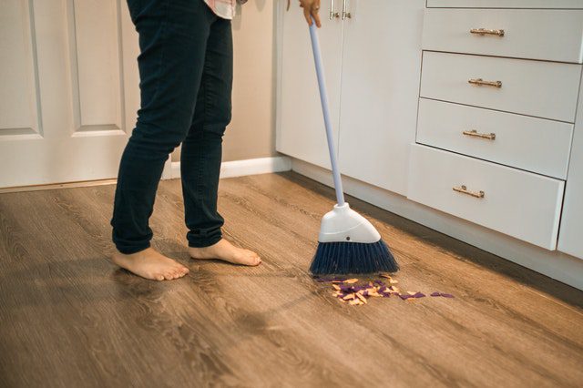 How To Effectively Declutter A Room sweep