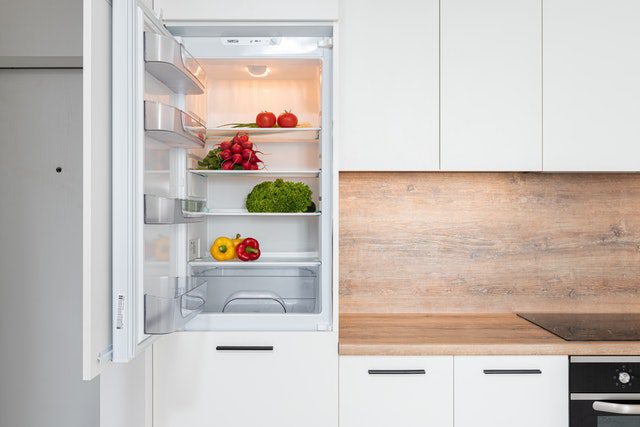 Read more about the article How To Clean Your Refrigerator Before Moving