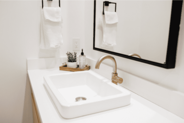 how-to-organize-your-apartment-bathroom
