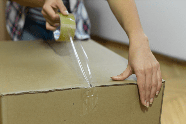 how-to-use-plastic-wrap-for-moving-2