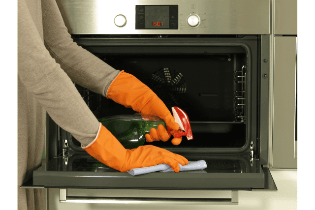 Quick Oven Cleaning Tips