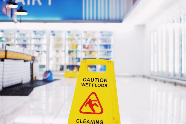 benefits_of_having_a_cleaning_service_in_a_shopping_center