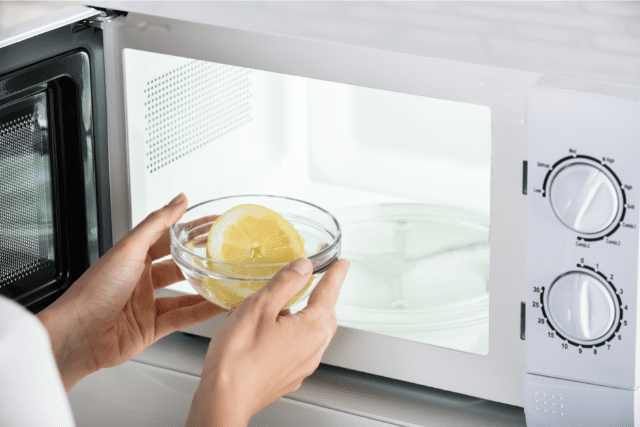 how-to-clean-a-microwave-2