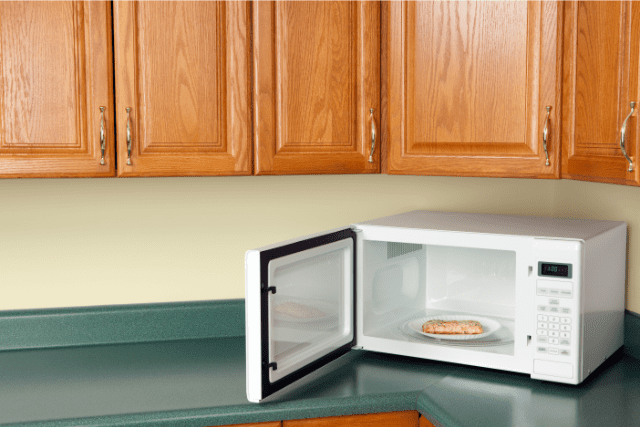 tips-to-clean-a-microwave