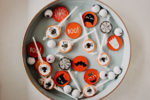 Read more about the article How to Plan an Office Halloween Party